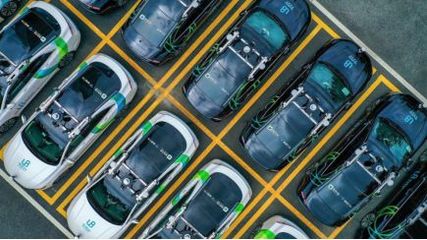 自動(dòng)駕駛的抉擇時(shí)刻 滴滴聯(lián)手廣汽埃安"造無人車"